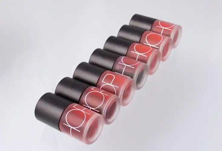 染唇液可以和其他东西一起用吗 染唇液可以和其他东西一起用吗