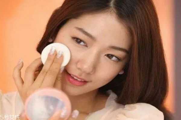 出汗脱妆怎么办？解决脸部出油小妙招