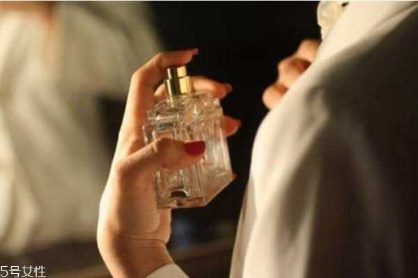 香水有什么危害吗?一般香水的主要成分是什么 香水有什么危害吗?一般香水的主要成分是什么