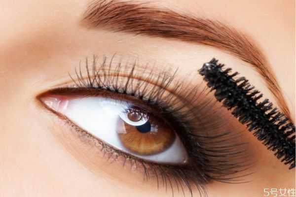 怎样才能让眼睫毛变翘？让睫毛翘起来的小窍门