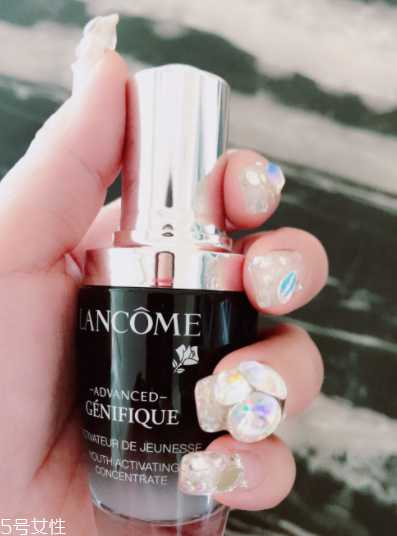 兰蔻小黑瓶是精华还是肌底液