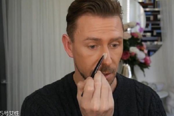 挺拔鼻子怎么画？怎么画鼻影显立体