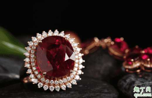 碧玺是不是水晶的一种?什么颜色的碧玺比较稀有 碧玺是不是水晶的一种?什么颜色的碧玺比较稀有