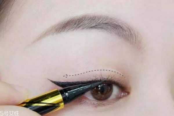 怎么画眼线?画眼线的简单方法 怎么画眼线?画眼线的简单方法