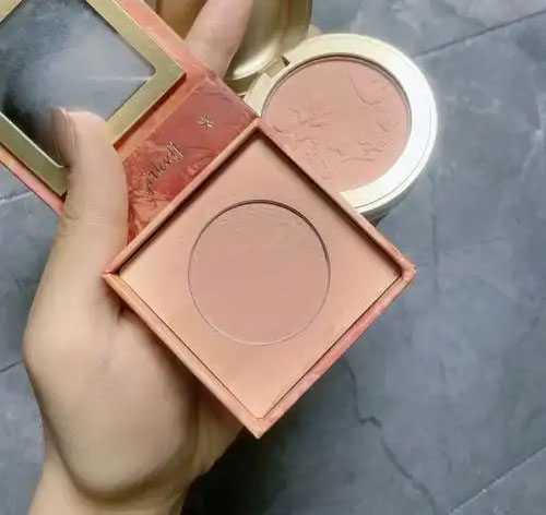 皮肤暗黄用什么腮红好看