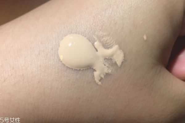 兰蔻菁纯粉底液真假分辨方法