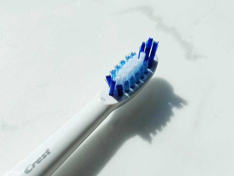 欧乐b和佳洁士哪个好 欧乐b和佳洁士电动牙刷pk