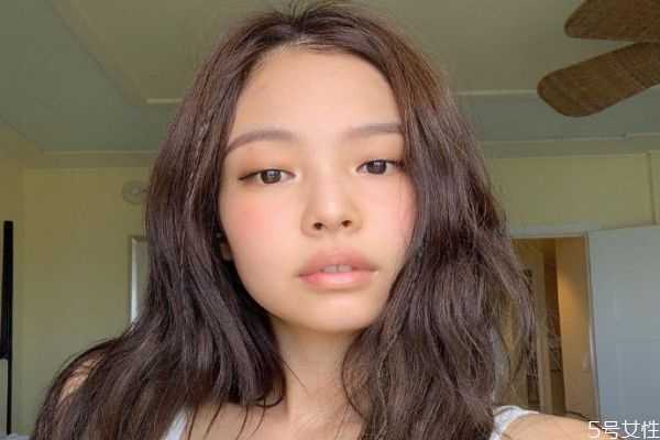 脸部缺水和过敏有什么区别?怎么判定是缺水还是过敏 脸部缺水和过敏有什么区别?怎么判定是缺水还是过敏