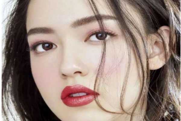 内双的人怎么画眼线