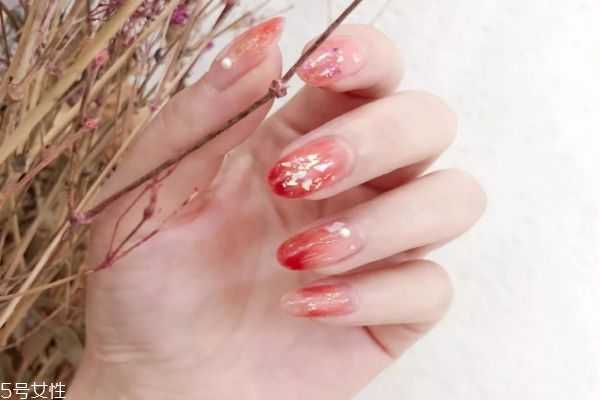 水晶甲对身体有害吗？第一次做美甲注意什么