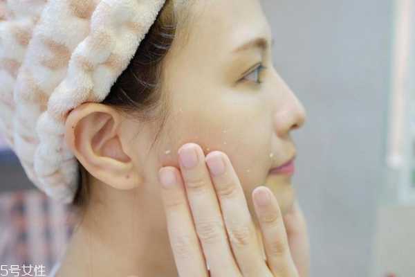 换季脸干的起皮怎么办