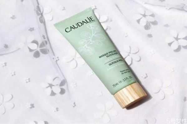 排毒面膜前要涂水乳吗?敷面膜前擦水的好处 排毒面膜前要涂水乳吗?敷面膜前擦水的好处