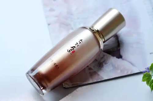 保湿乳和精华乳一样吗