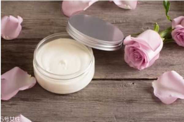 面霜搓泥怎么办