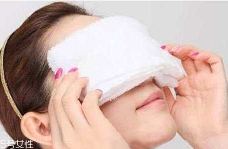 热毛巾敷眼睛去黑眼圈吗？热毛巾敷眼睛去黑眼圈的方法