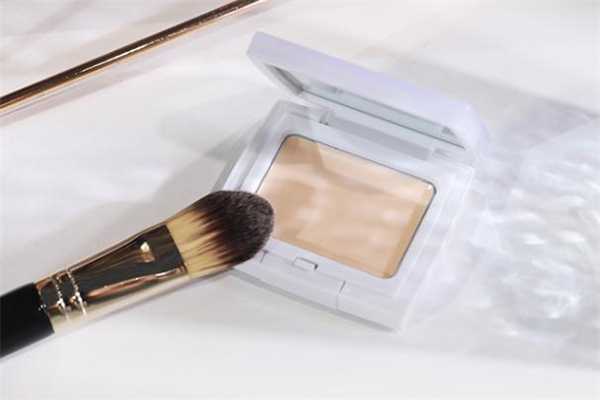 毛戈平高光粉膏可以全脸用吗？和粉底膏有什么区别