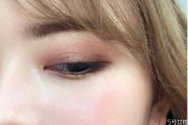 肿眼泡怎么画眼线？肿眼泡怎么画不显肿