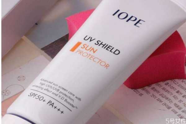 只涂防晒霜就出门可以吗?可以单独只涂防晒霜吗 只涂防晒霜就出门可以吗?可以单独只涂防晒霜吗