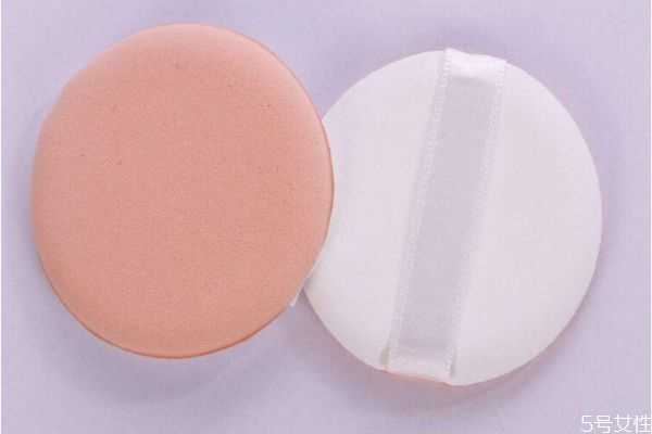 散粉可以使用什么上妆?可以用什么工具使用散粉 散粉可以使用什么上妆?可以用什么工具使用散粉