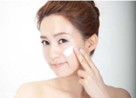 不同肌肤怎样洗脸？护肤品该如何挑选