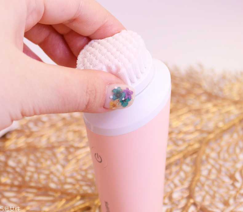 飞利浦洁面仪能卸妆吗？飞利浦迷你洁面仪清洁力测试