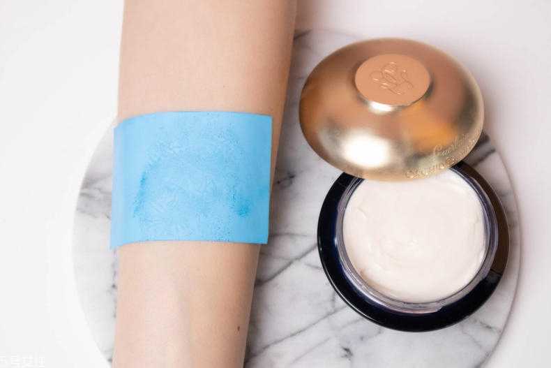 娇兰御廷兰花面霜怎么按摩