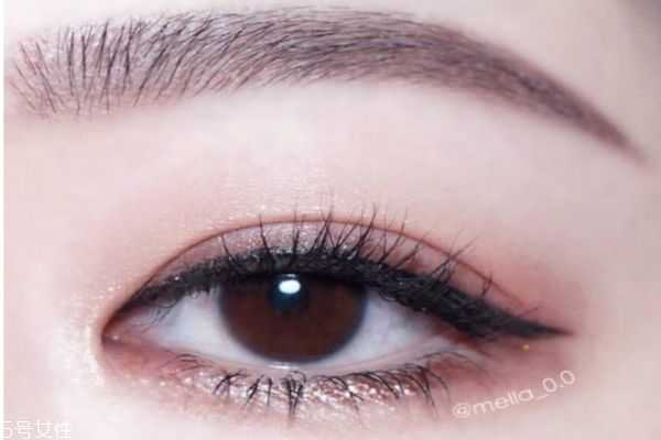 先画眼影还是先涂睫毛膏？先画眼影还是先夹睫毛