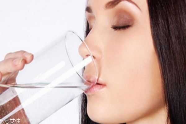 冬天身上起皮怎么办