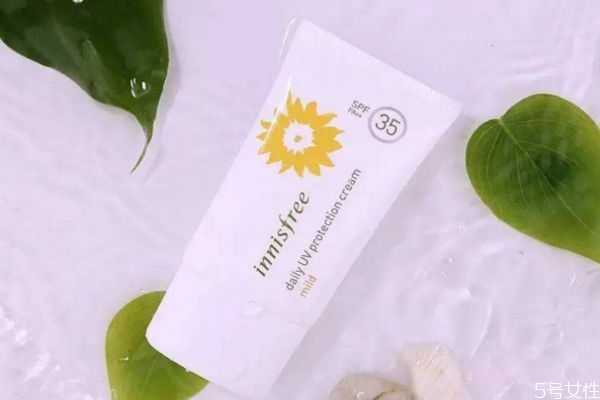 只涂防晒霜就出门可以吗?可以单独只涂防晒霜吗 只涂防晒霜就出门可以吗?可以单独只涂防晒霜吗