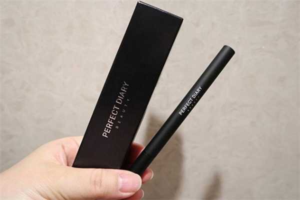 完美日记眼线液笔容易晕妆吗?会掉渣吗 完美日记眼线液笔容易晕妆吗?会掉渣吗