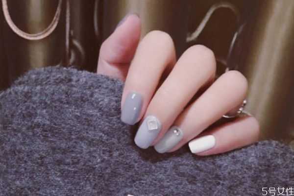 美甲没烤干怎么办?美甲底胶必须要烤干吗 美甲没烤干怎么办?美甲底胶必须要烤干吗