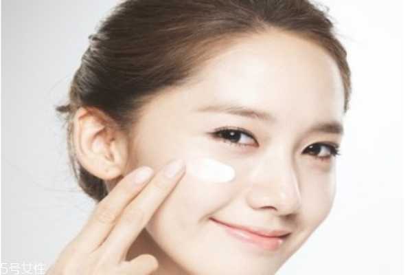 怎么去除眼部皱纹和黑眼圈