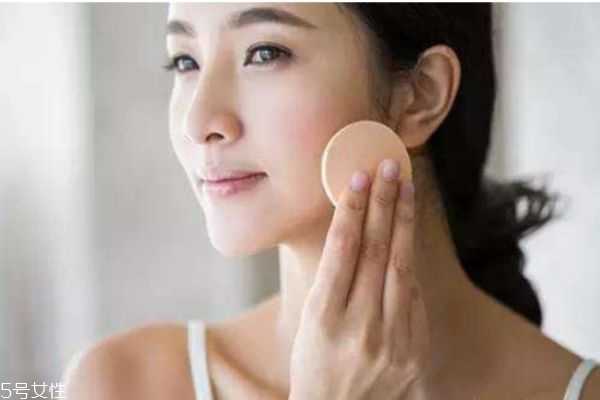 化好妆后出油怎么办？为什么化妆后会出油