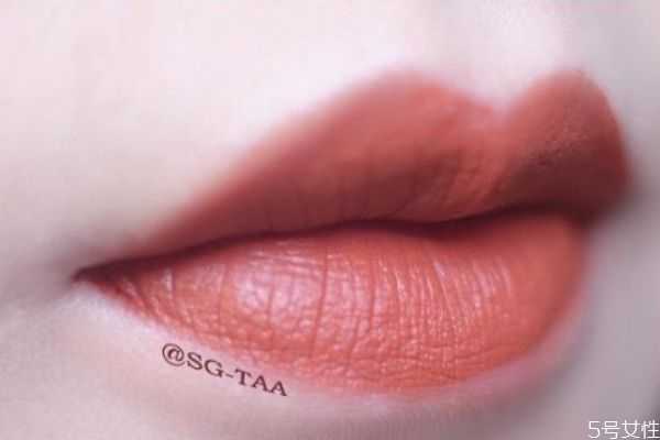 唇釉结块是什么原因？唇釉为什么会结块