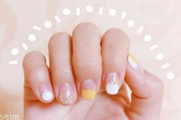做一次美甲可以保持多久?美甲的注意事项是什么 做一次美甲可以保持多久?美甲的注意事项是什么