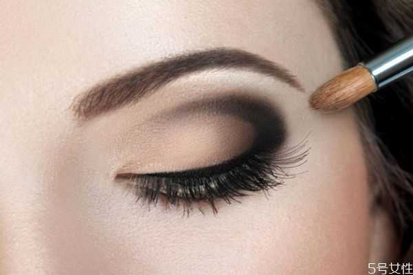 画眼影的时候要注意什么 画眼影的时候要注意什么