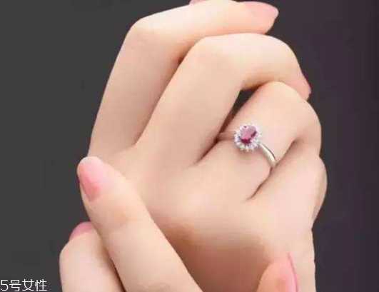 手比脸白是什么原因？手比脸白怎么回事？