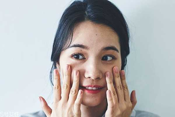 精华液有什么好处 精华液有什么好处