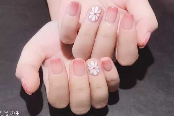 指甲油容易掉怎么办？怎么涂指甲油保持长久