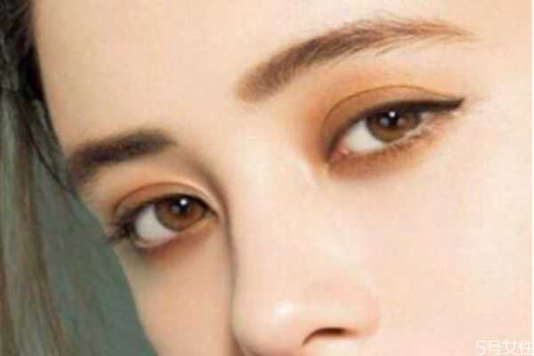 肿眼泡怎么画眼线？肿眼泡怎么画不显肿