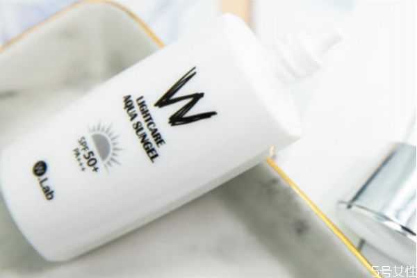 用防晒霜代替隔离霜可以吗 防晒霜是隔离霜吗