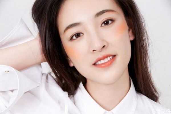 怎么避免腮红打多？腮红打多了怎样补救