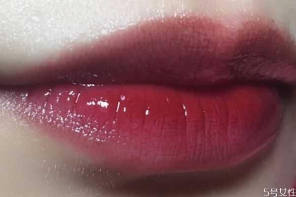 唇釉结块是什么原因？唇釉为什么会结块