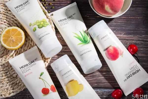 菲诗小铺芦荟洗面奶怎么样?菲诗小铺芦荟洗面奶适合肤质 菲诗小铺芦荟洗面奶怎么样?菲诗小铺芦荟洗面奶适合肤质