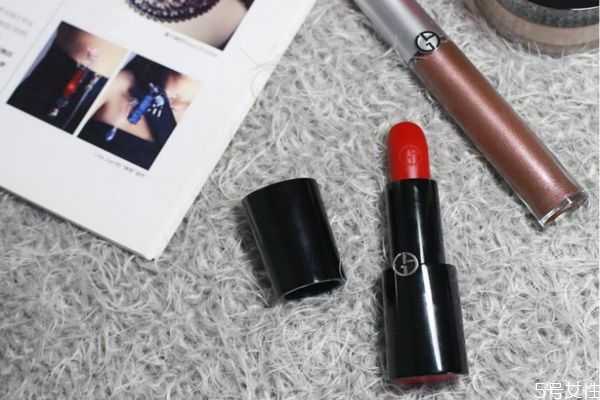 口红膏体晃动怎么处理？口红膏体歪了怎么矫正