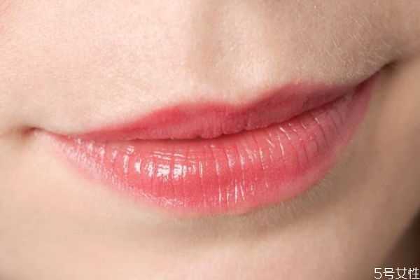 素颜口红用哑光还是滋润的?唇釉是哑光的好还是滋润的好 素颜口红用哑光还是滋润的?唇釉是哑光的好还是滋润的好
