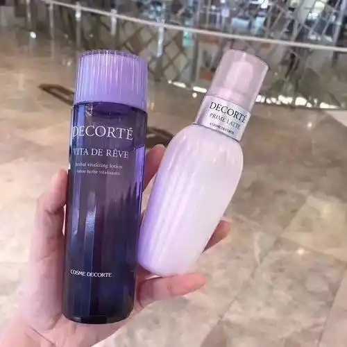 黛珂水乳使用顺序和方法 先乳后水的顺序一定要记住 黛珂水乳使用顺序和方法 先乳后水的顺序一定要记住