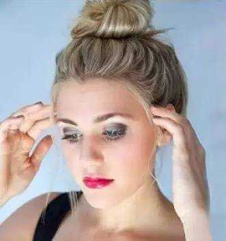 适合搭配羽绒服的发型 穿羽绒服适合什么发型