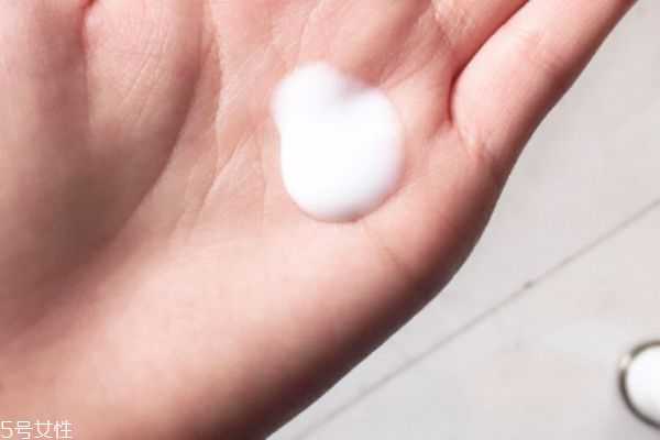 黛珂植物韵律水乳适合年龄