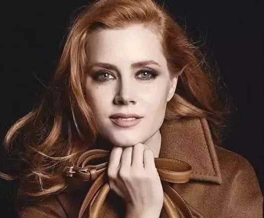 焦糖色头发适合什么人?焦糖色头发颜色发型款式图片 焦糖色头发适合什么人?焦糖色头发颜色发型款式图片